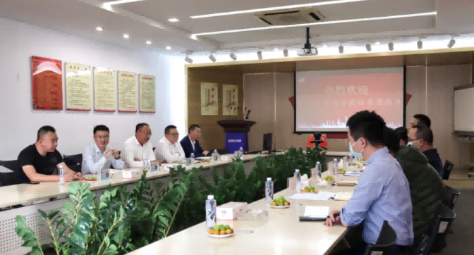 东莞市工信局与镇经发局领导莅临巅峰国际参观指导
